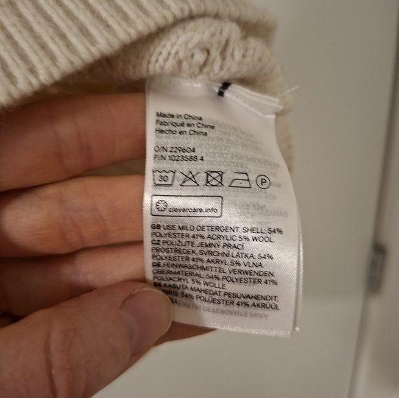 H&M Women's Beige/Cream Cable Knit Cropped Tank with Wide Straps (Size S) - Picture 4 of 4